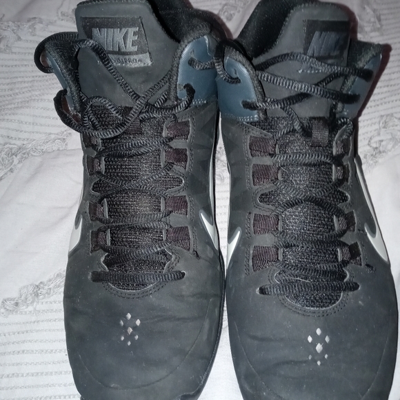 Nike - Picture 3 of 4